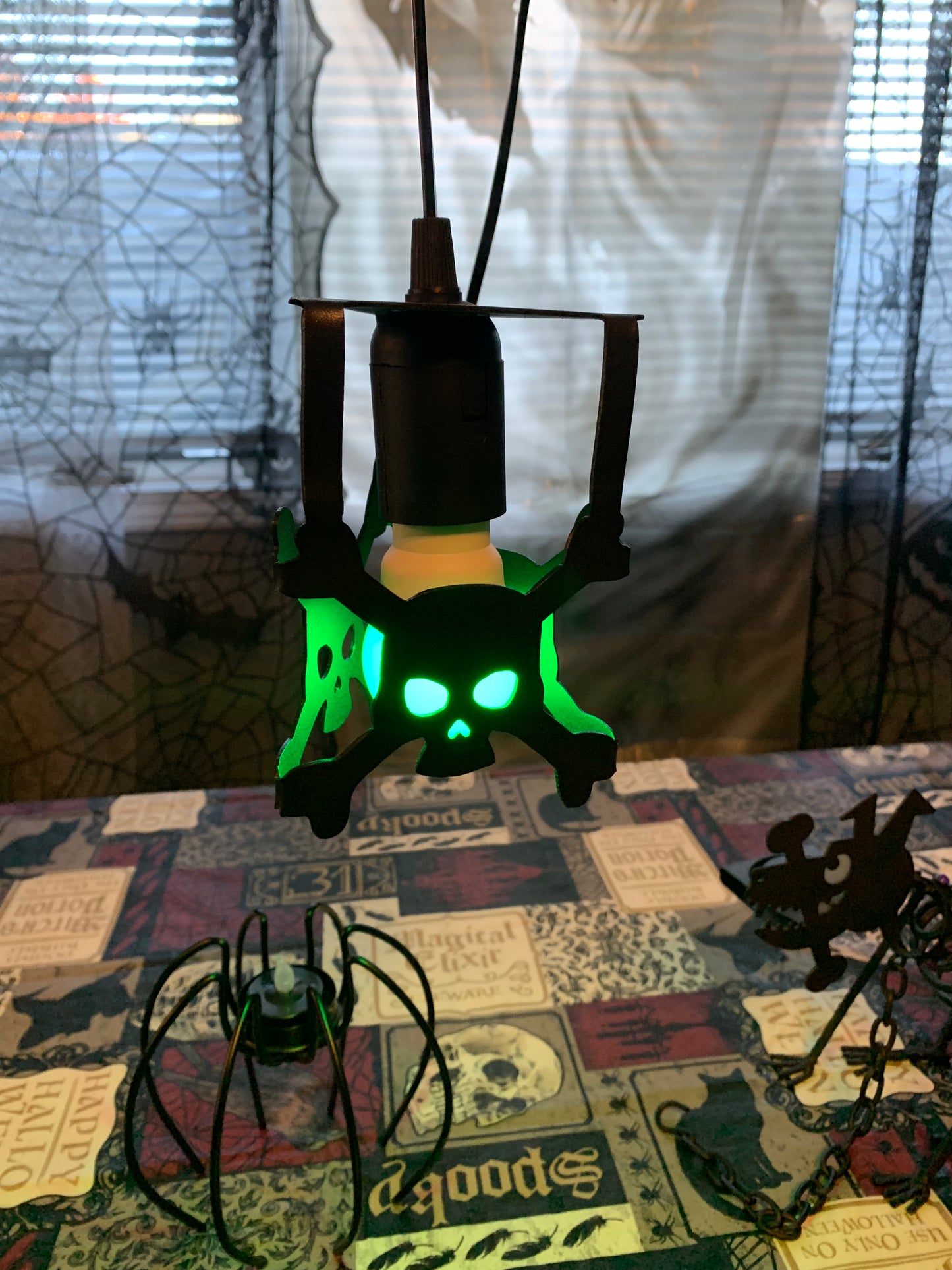 Hanging Metal skull light